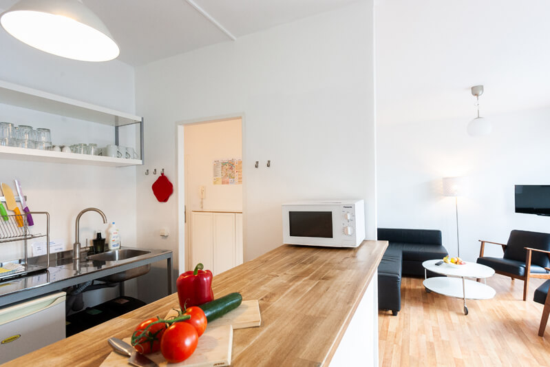 Wohnzimmer & Küche / living room & kitchen